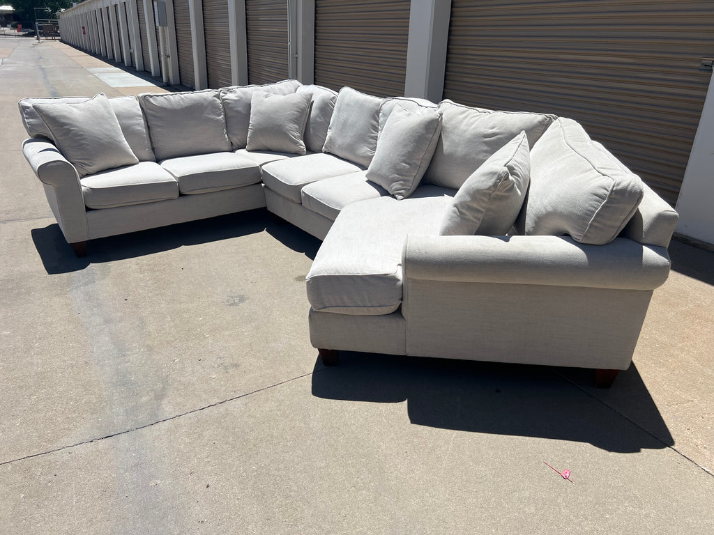 Large Havertys White Sectional with Cuddler