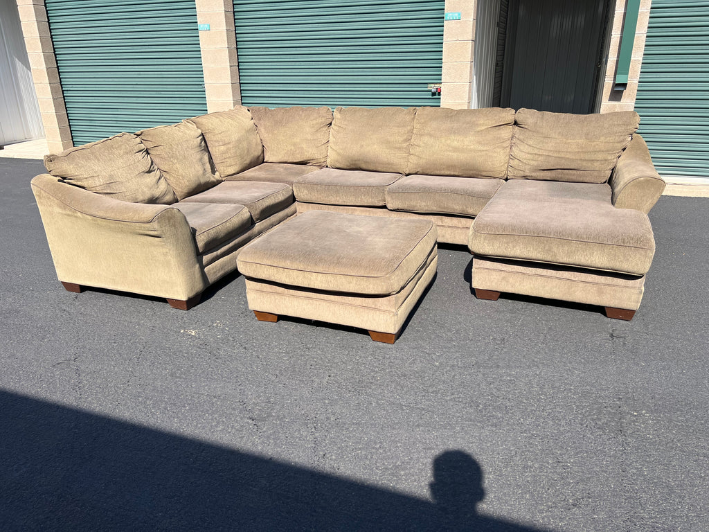 Large Comfy U-Shaped Brown Sectional with Ottoman