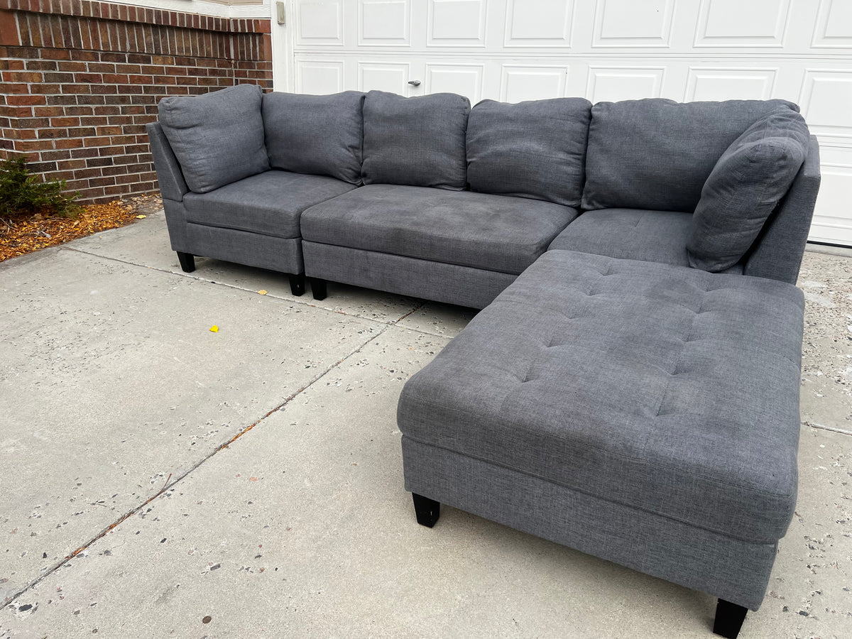 Grey 4-piece modular sectional with tufted ottoman, photo 2