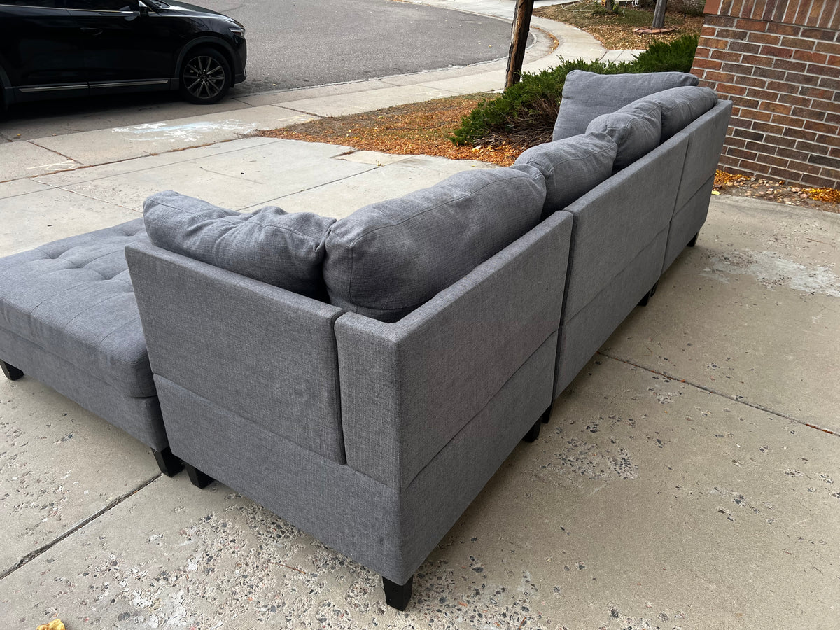 Grey 4-piece modular sectional with tufted ottoman, photo 4