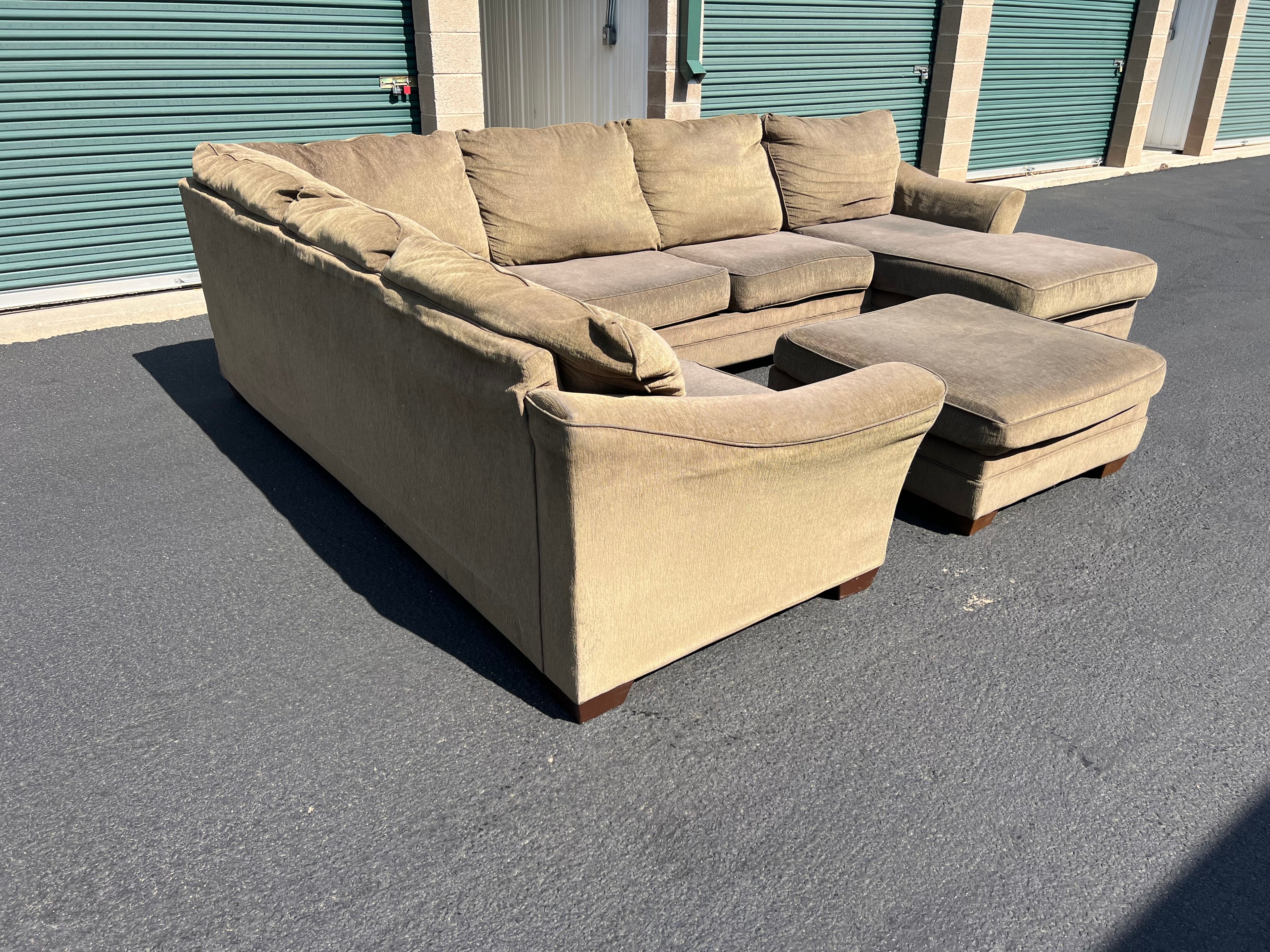 Large Comfy U-Shaped Brown Sectional with Ottoman