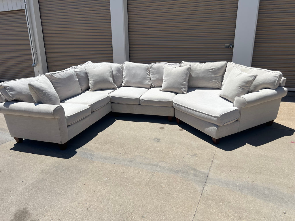 Large Havertys White Sectional with Cuddler
