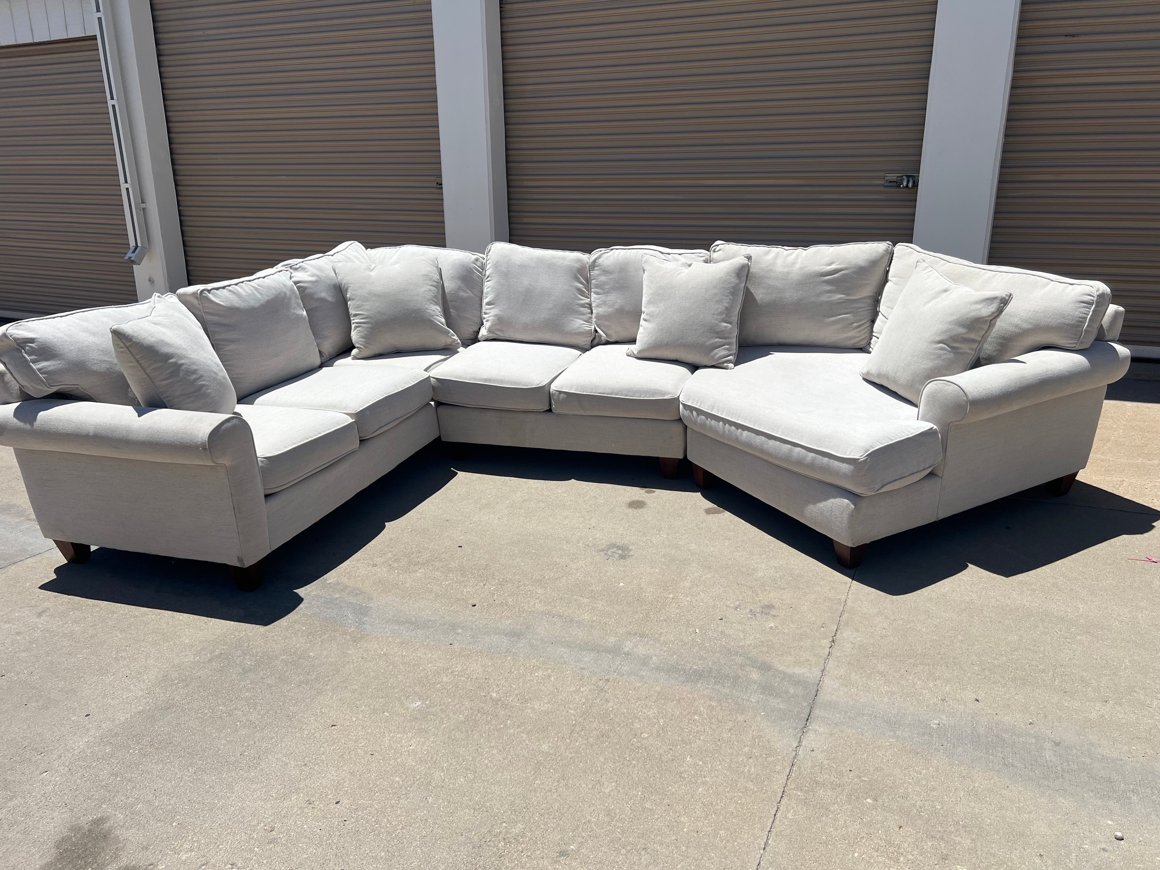 Large Havertys White Sectional with Cuddler