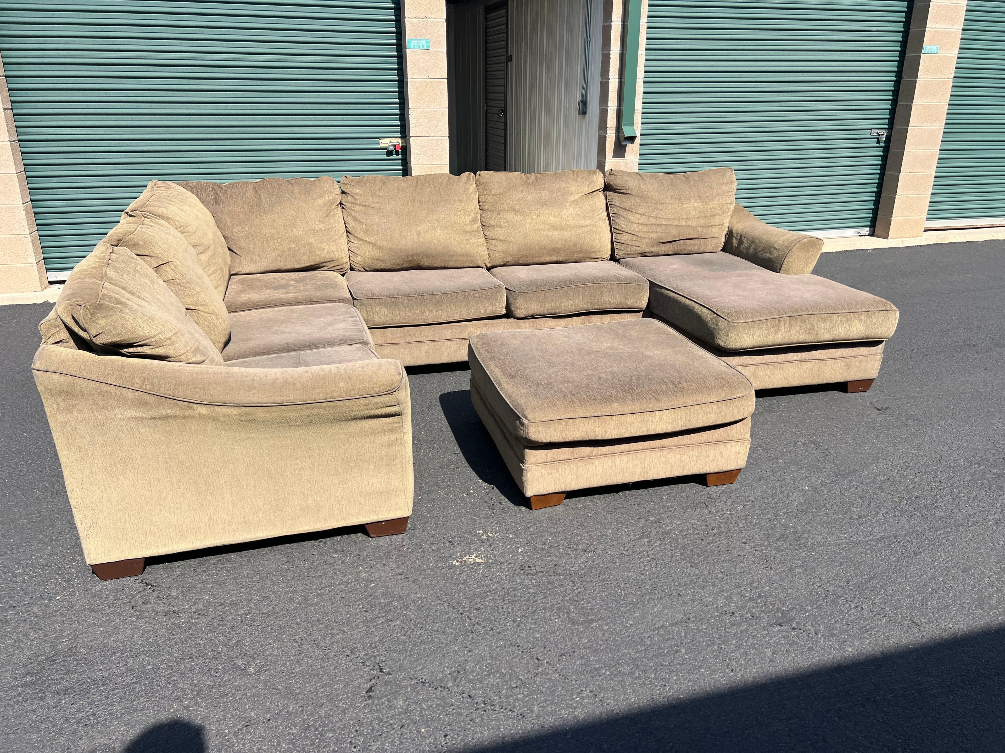 Large Comfy U-Shaped Brown Sectional with Ottoman
