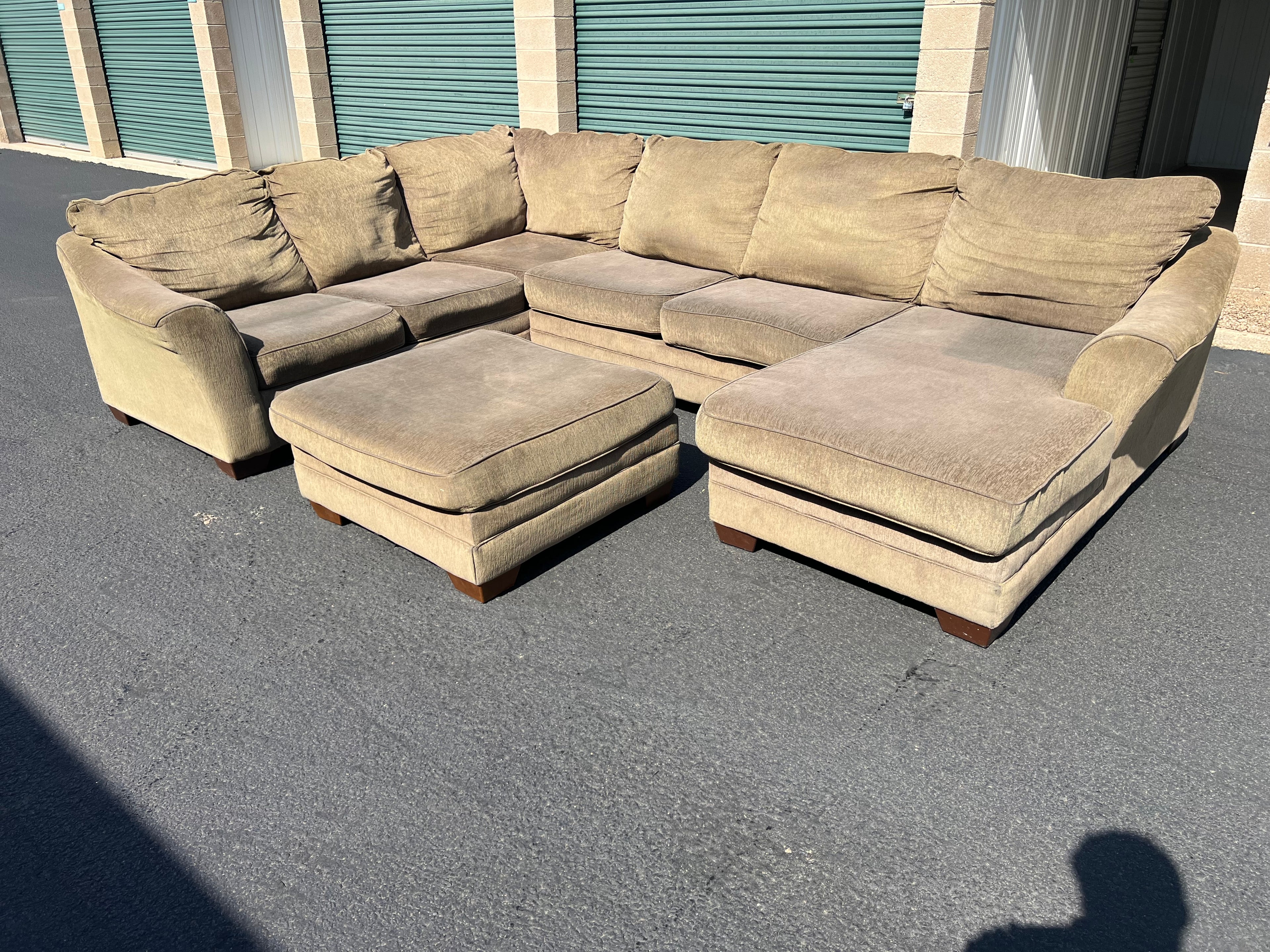 Large Comfy U-Shaped Brown Sectional with Ottoman