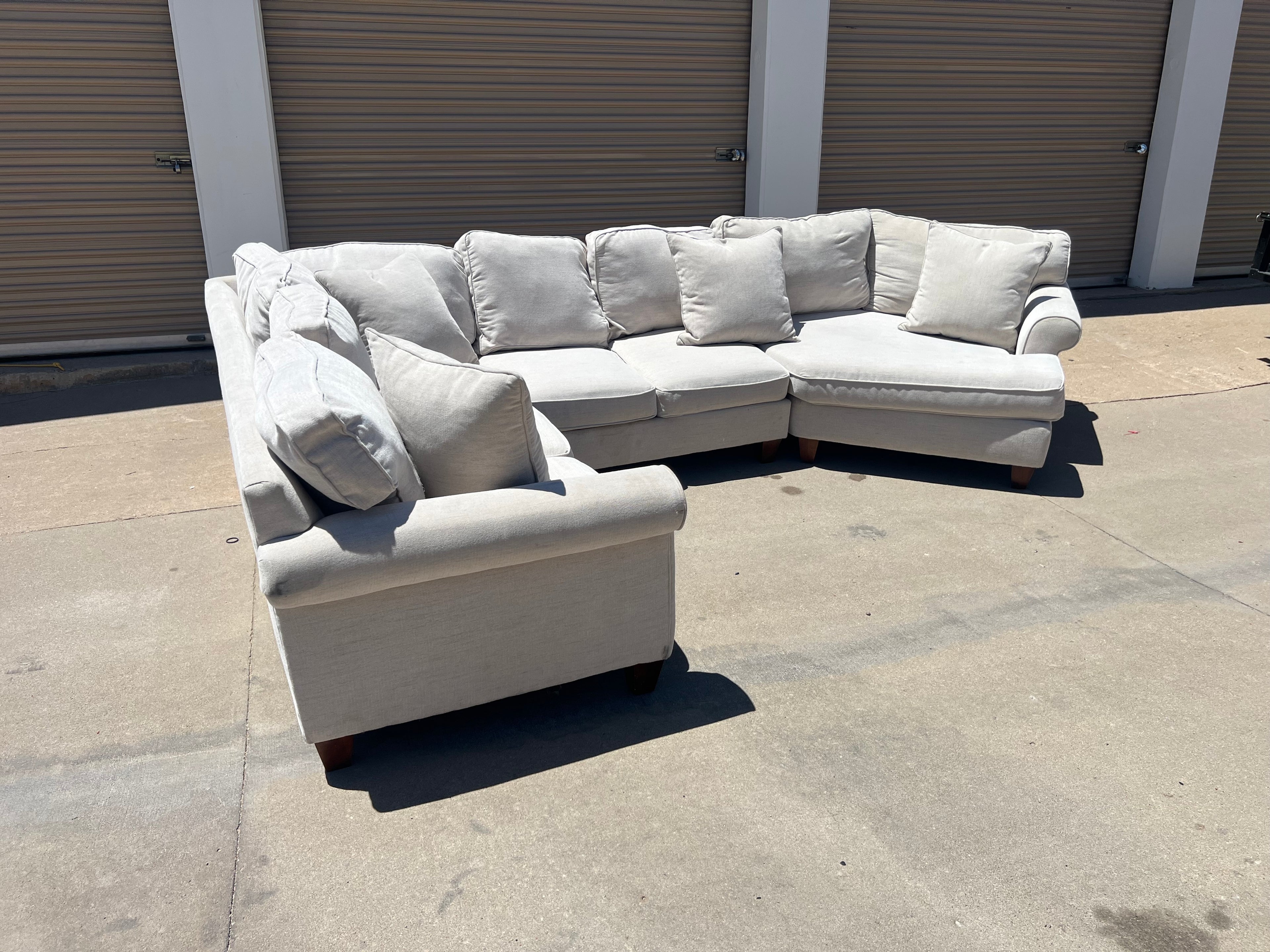 Large Havertys White Sectional with Cuddler