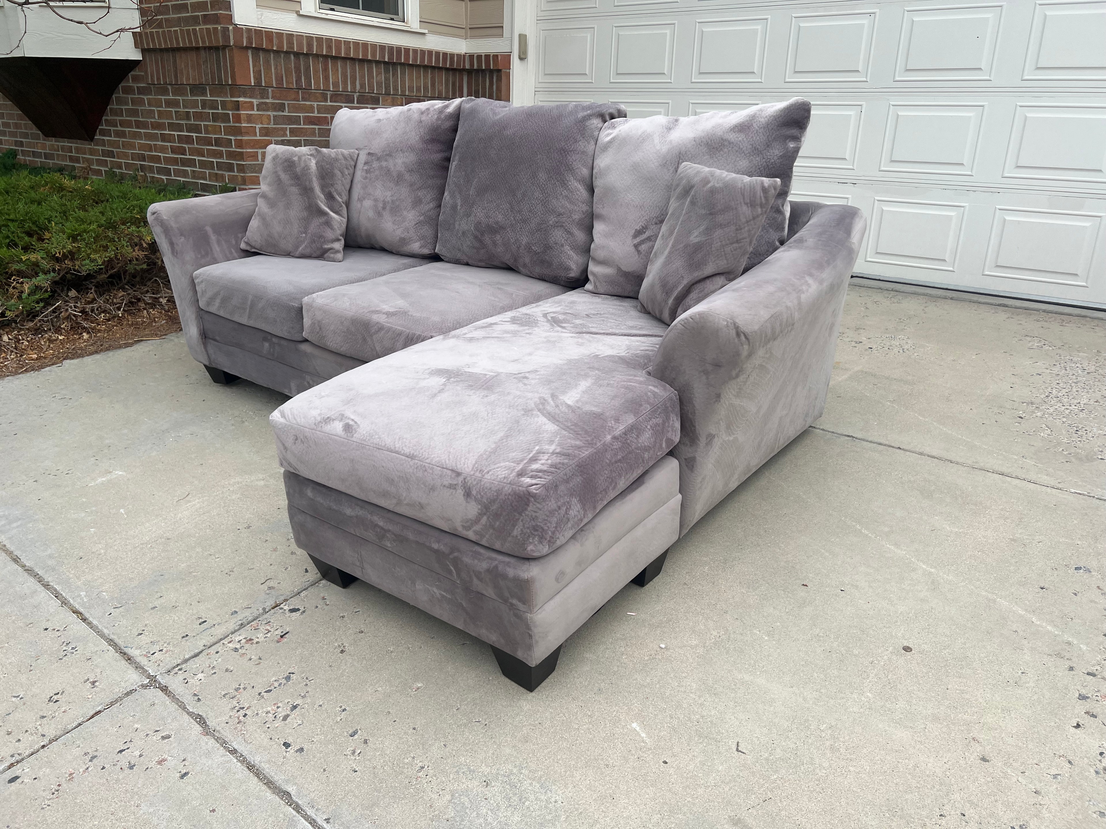Kroehler Sectional with Reversible Chaise