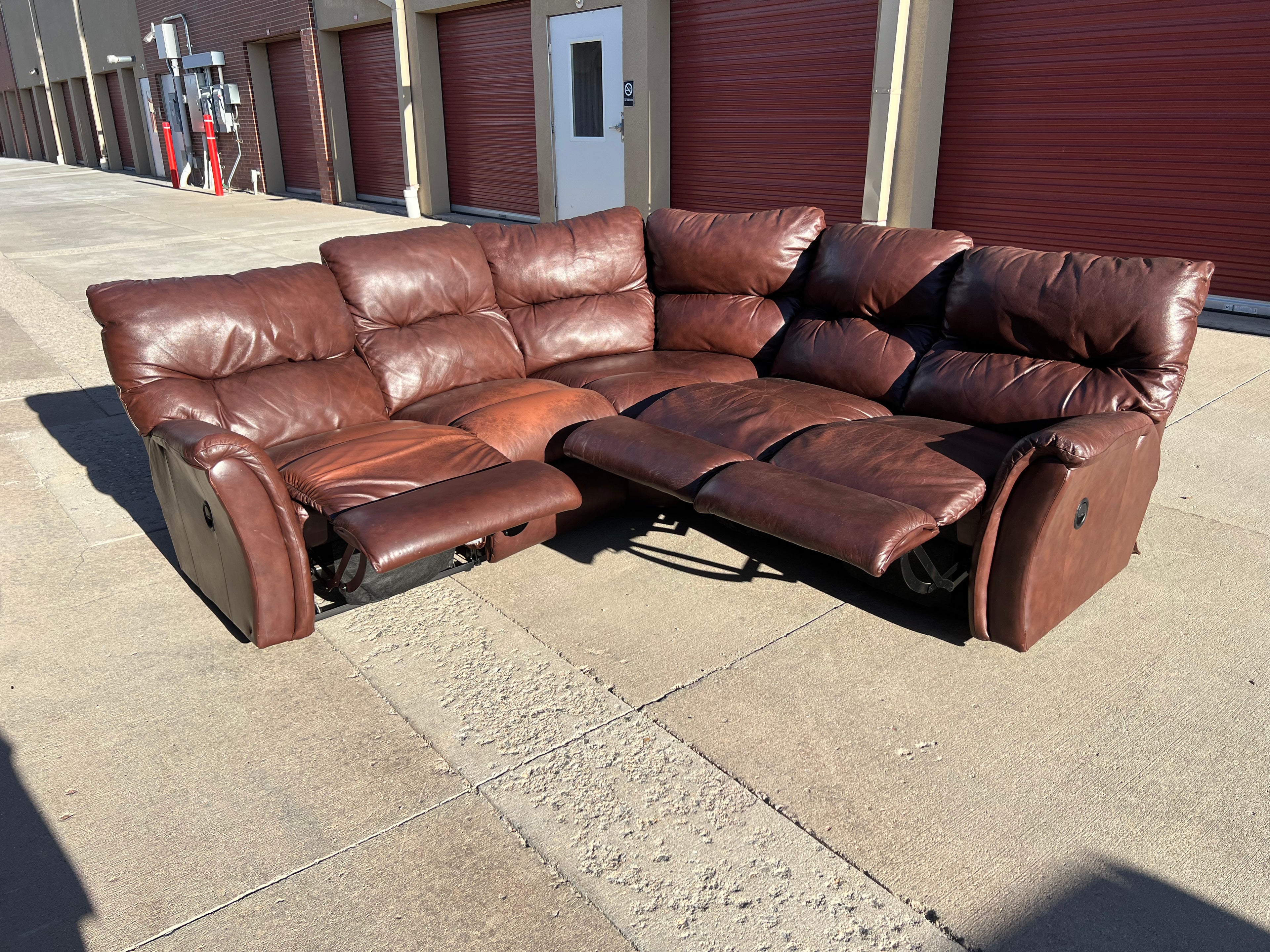 Woodleys La-Z-Boy Leather Comfy Reclining Sectional