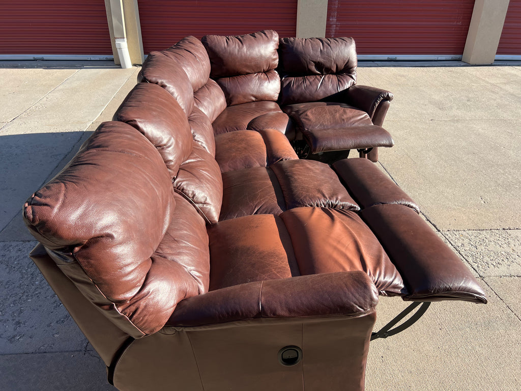 Woodleys La-Z-Boy Leather Comfy Reclining Sectional