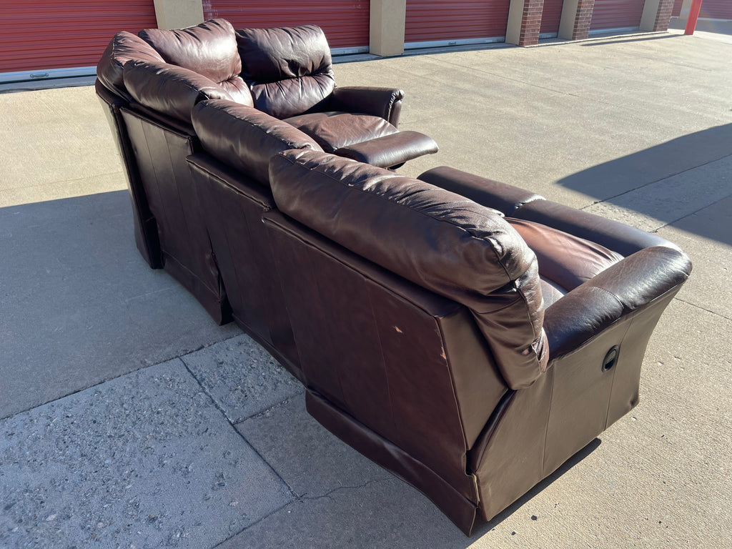 Woodleys La-Z-Boy Leather Comfy Reclining Sectional