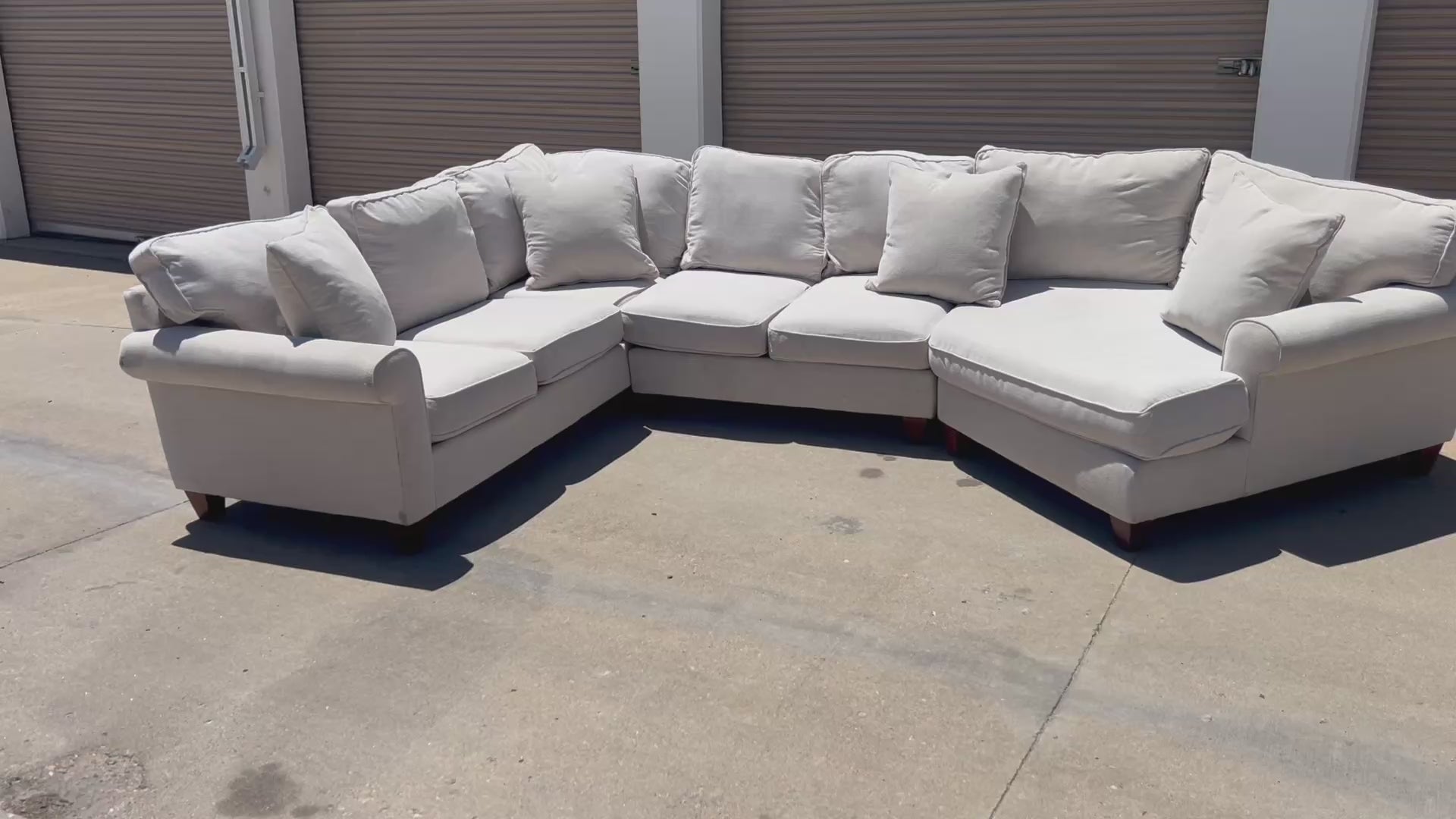 Large Havertys White Sectional with Cuddler